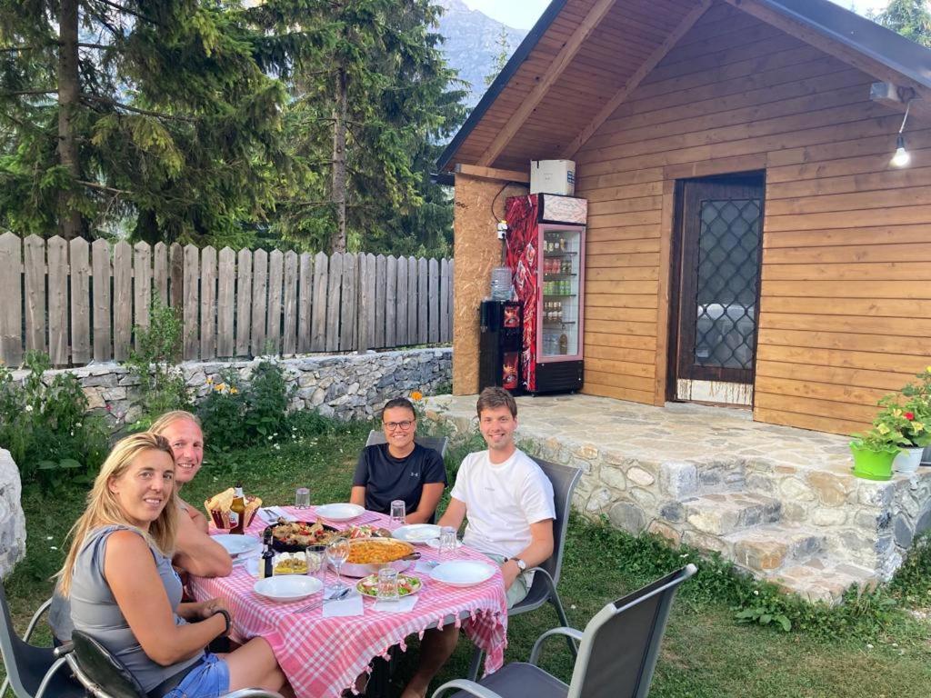 Gjestgiverier Bujtina Arturi Valbone