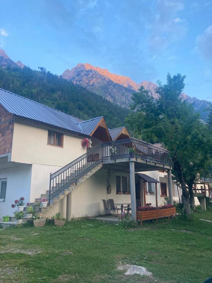Bujtina Arturi Valbone