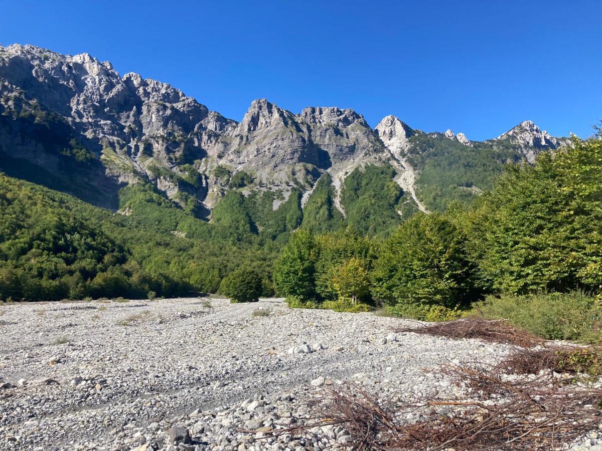 Bujtina Arturi Gjestgiverier Valbone